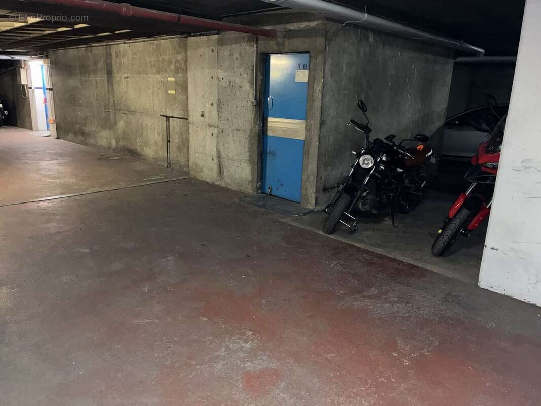 Parking à PARIS-12E