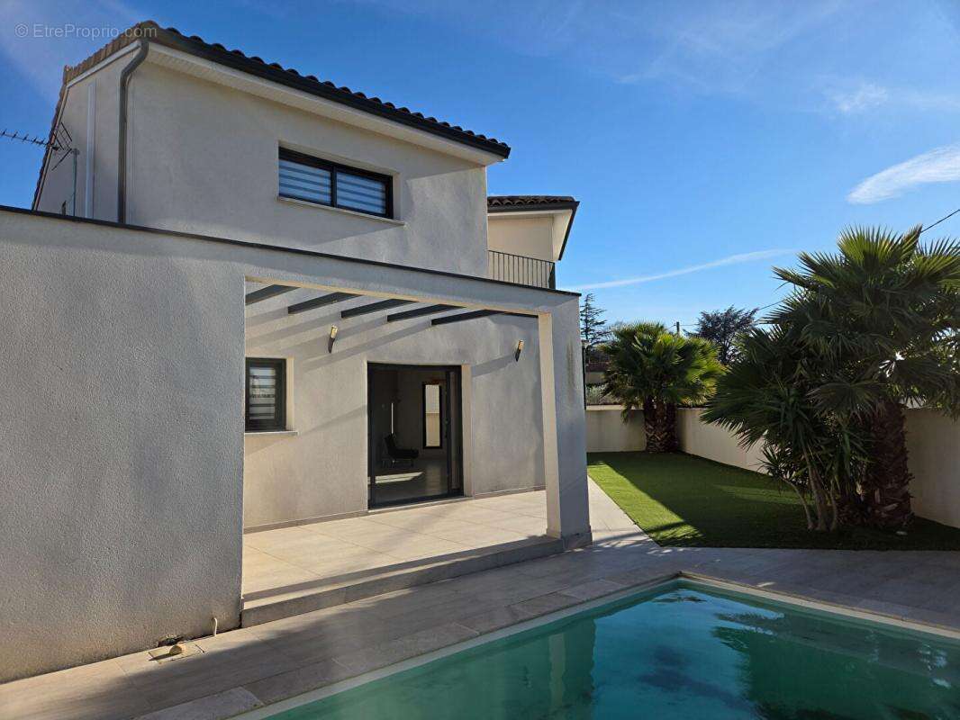 Maison à MONTELIMAR