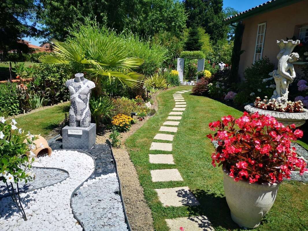 Maison à POMAREZ