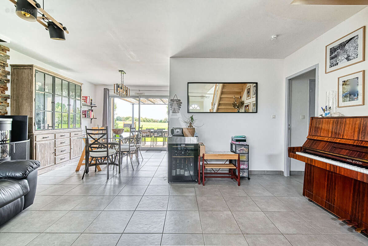 Maison à SOULAIRE-ET-BOURG