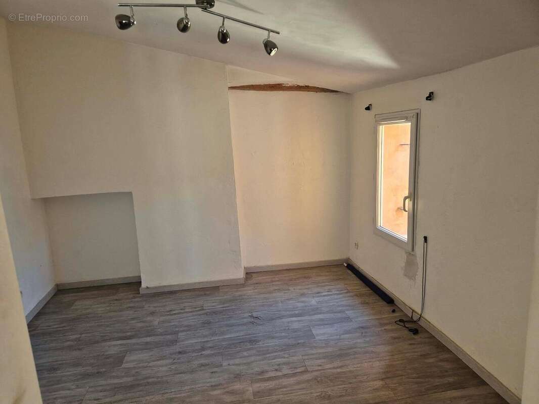   - Appartement à DRAGUIGNAN