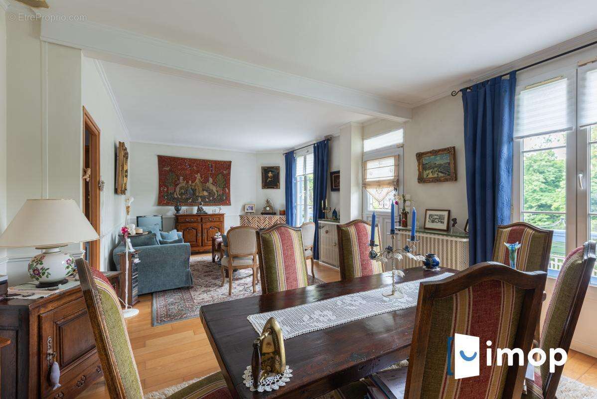 Maison à CHENNEVIERES-SUR-MARNE