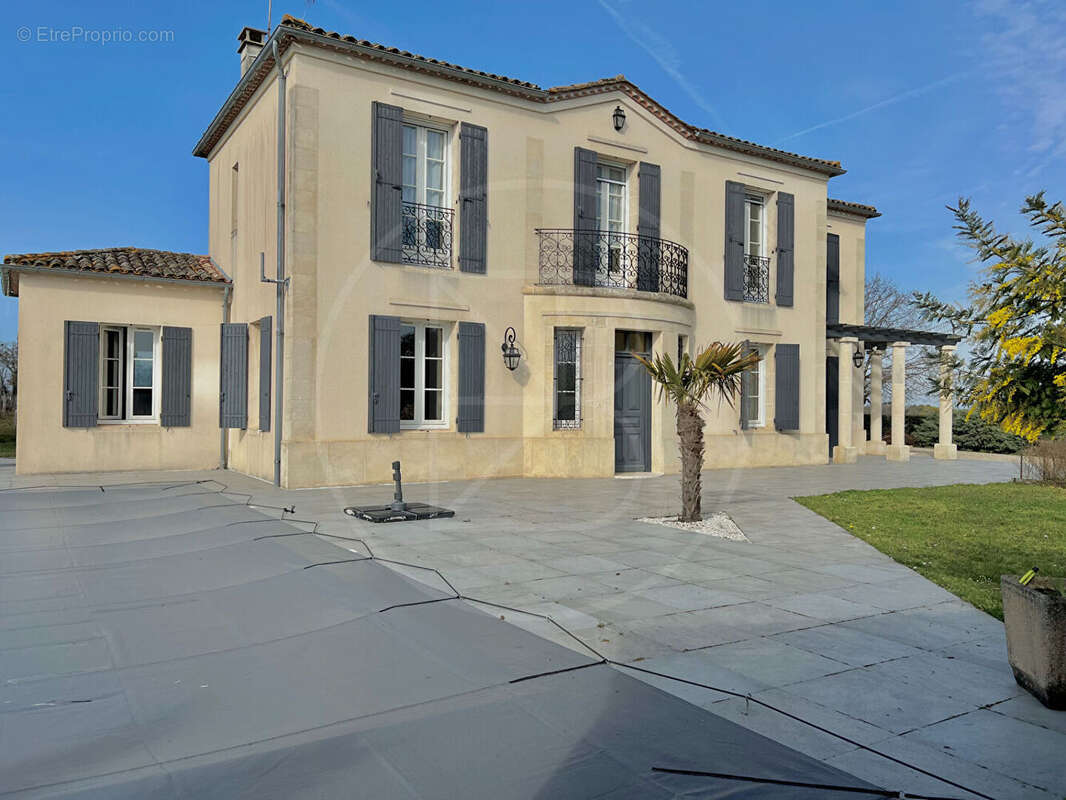 Maison à SAINT-EMILION