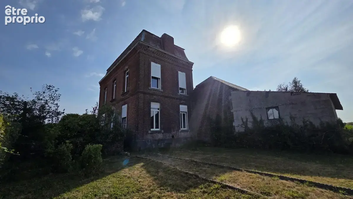 Maison bourgeoise à rénover avec de grandes dépendances située à Wignehies - photo 3