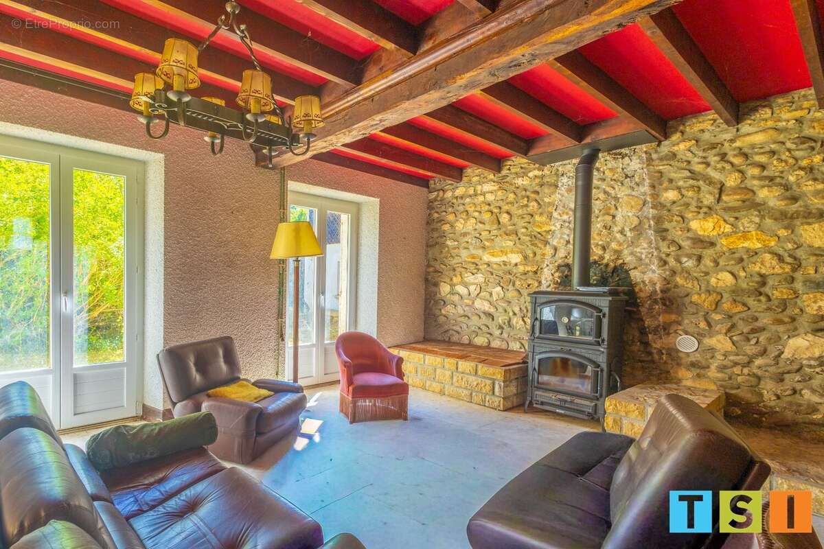 Ancienne ferme a renover avec dependances - photo 3