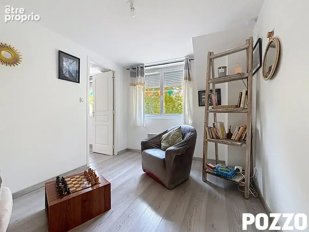 Bord de mer, Murs commerciaux  comprenant Fonds de commerce avec logement F3 au dessus et et maison F3 en très bon état général, - photo 5