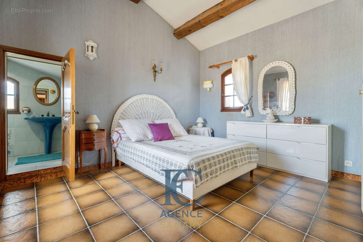 Maison à SAINT-CYR-SUR-MER