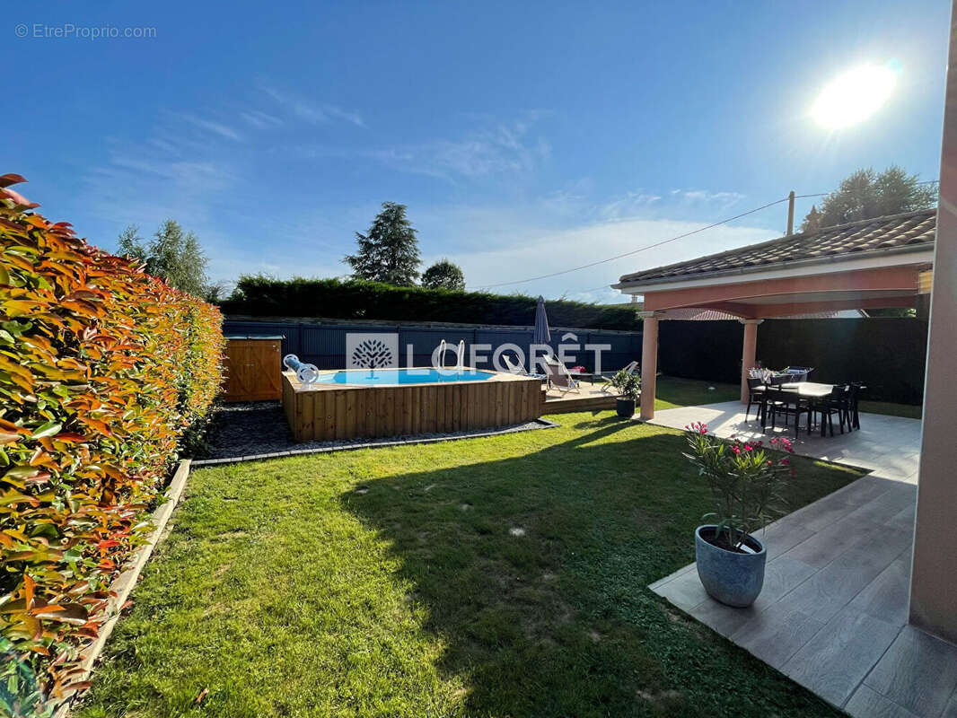 Maison à SAINT-ETIENNE-SUR-CHALARONNE