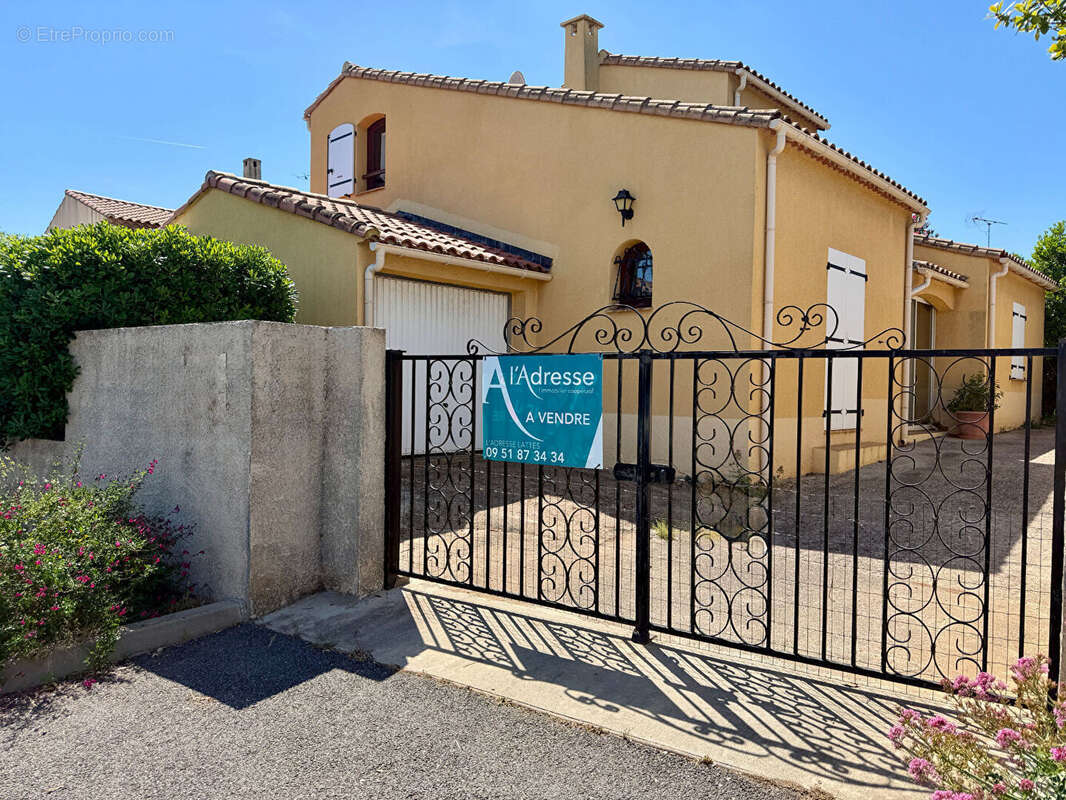 Villeneuve les maguelone - villa non mitoyenne - t5 - construction 1990 -101 m2 - 3 chambres - 1 mezzanine 2 sde - garage - 2 pa - photo 2