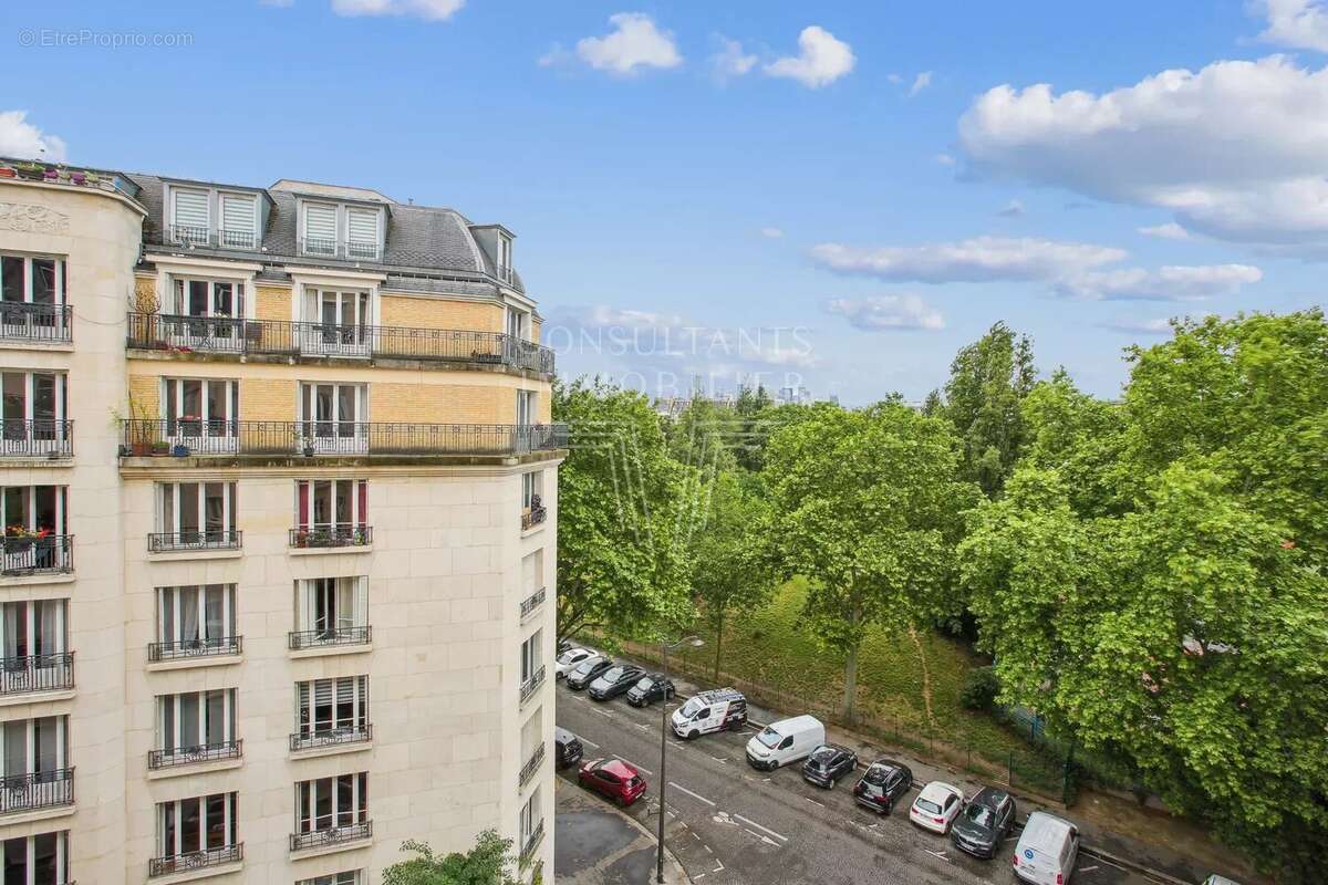 Ternes. beau deux-pièces en étage élevé vue dégagée. - photo 5