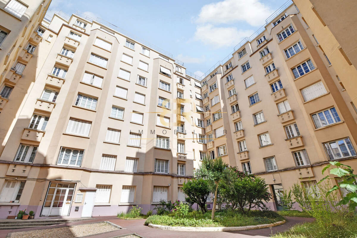 Commerce à COURBEVOIE