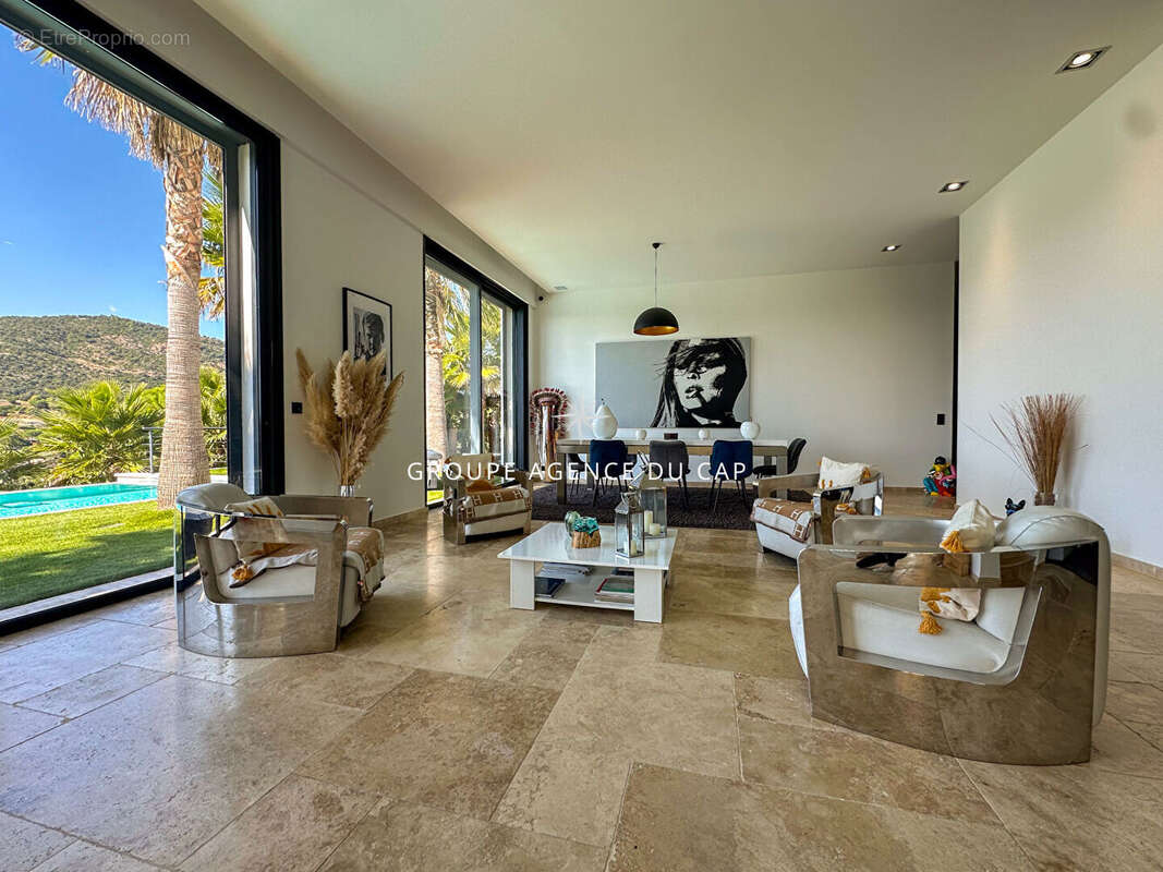 Villa 18 pièces avec piscine garage vue dégagée sur la colline, aux issambres - photo 4