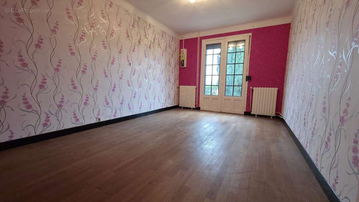 Maison à COUCY-LE-CHATEAU-AUFFRIQUE