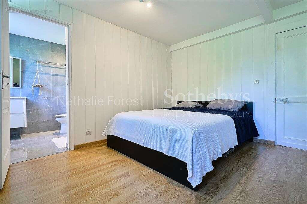 Prox Barbieux - Superbe maison bourgeoise, 6 chambres, garage, jardin 600m2 - photo 13