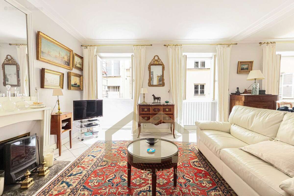 Appartement à PARIS-1E