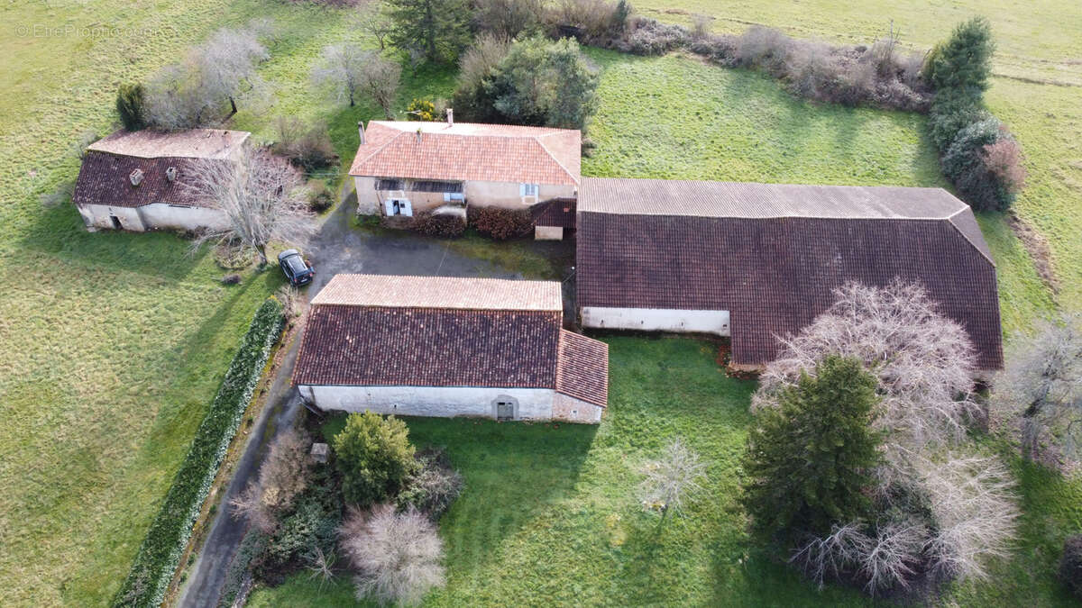 Maison à MAINZAC