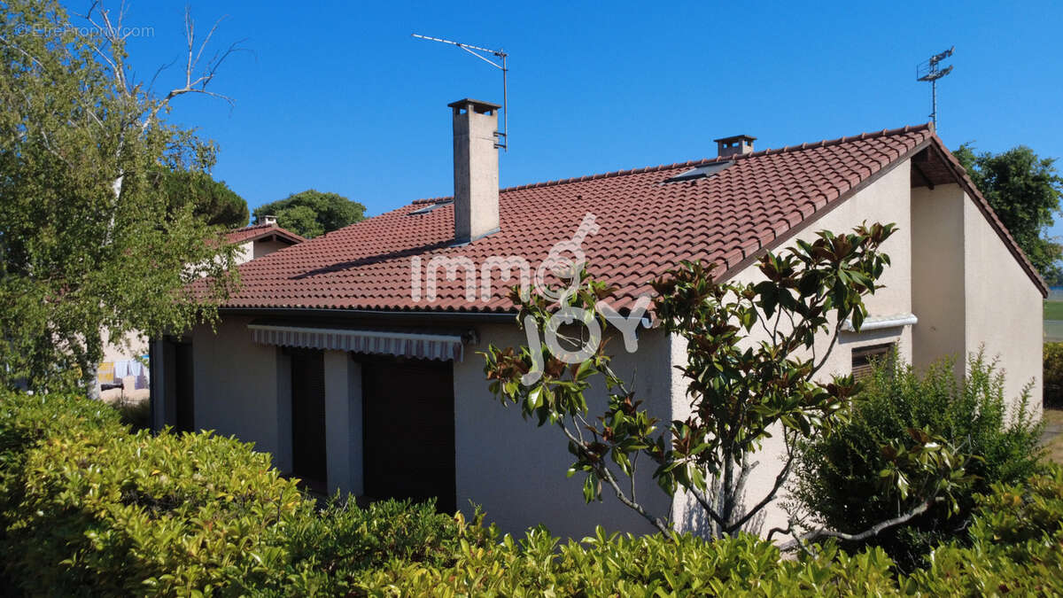 Maison T4 de 145 m2 dont 50m2 de dépendances sur combles aménagés - photo 2