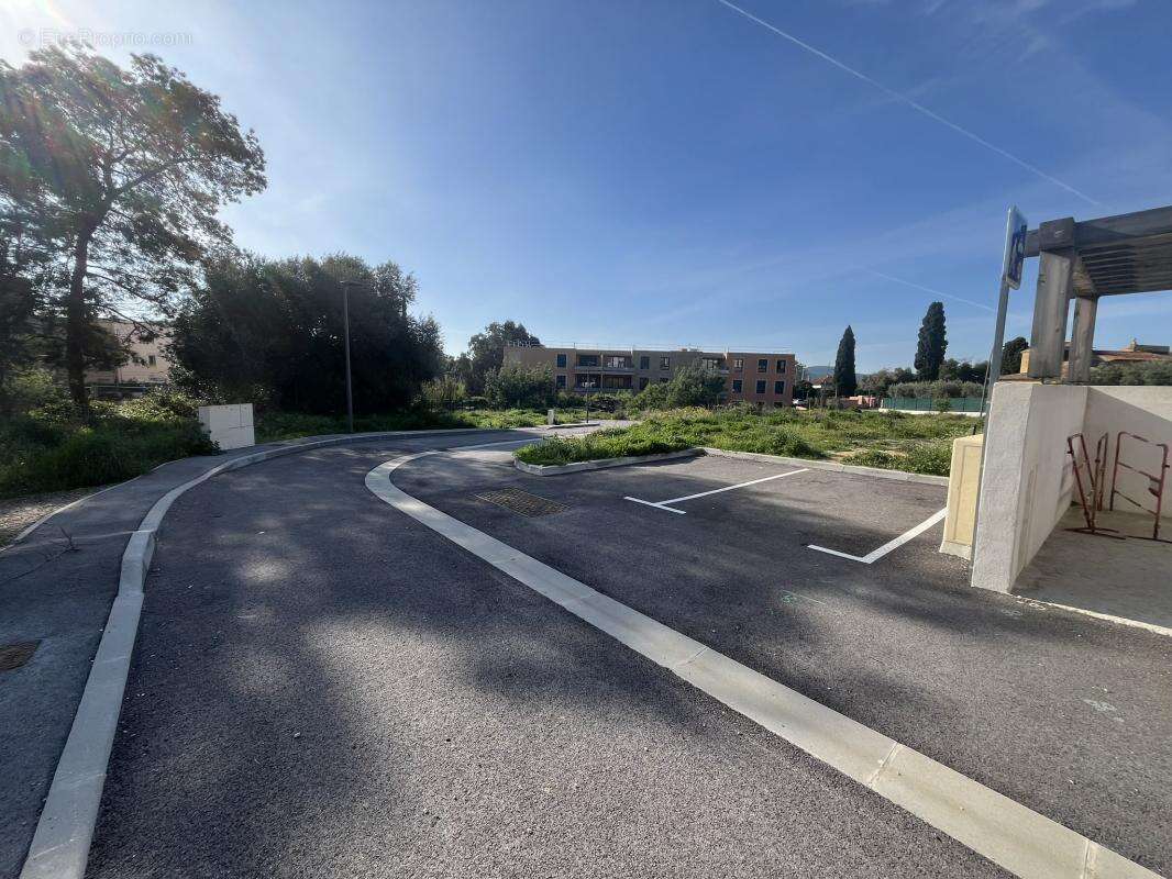 Terrain à BORMES-LES-MIMOSAS