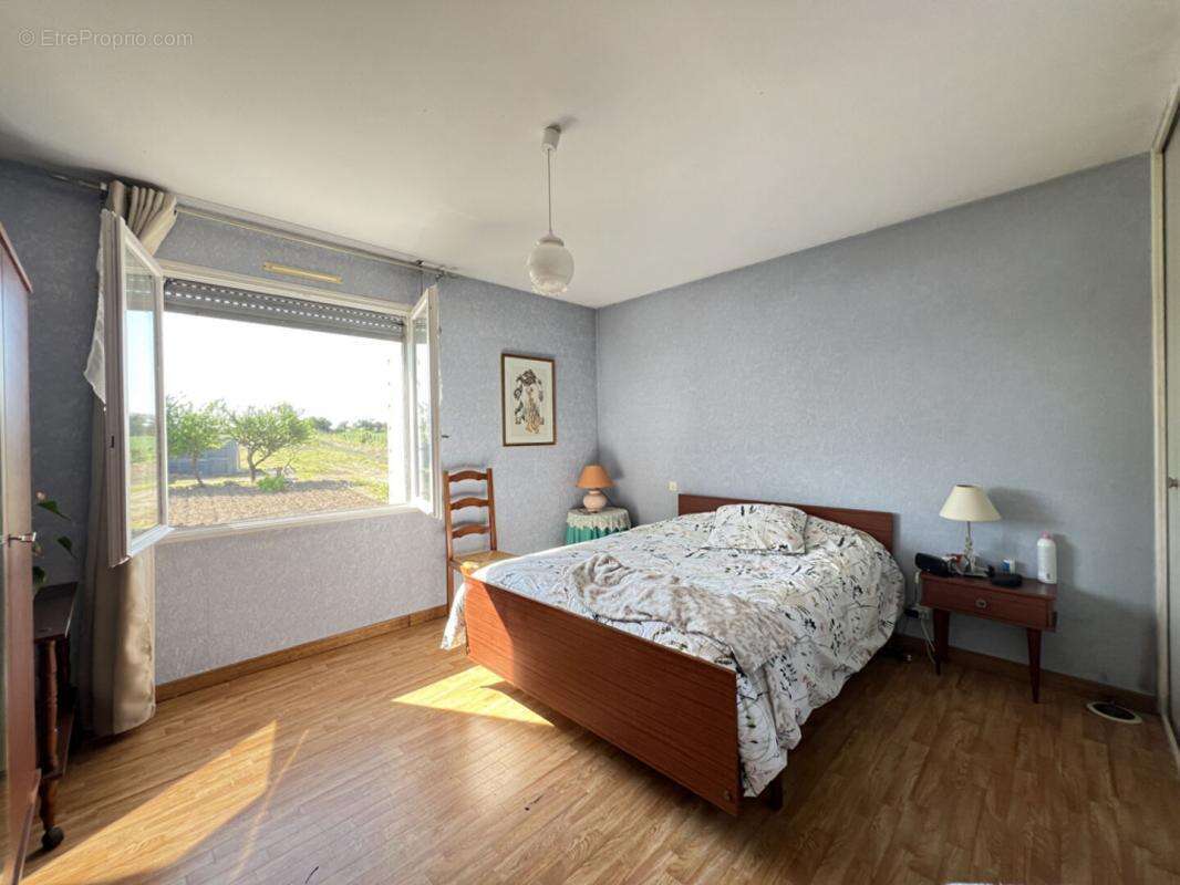 Maison à SAINT-MACAIRE-EN-MAUGES