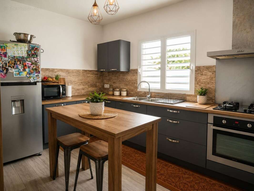Maison 110 m² à Sainte-Suzanne  - photo 6