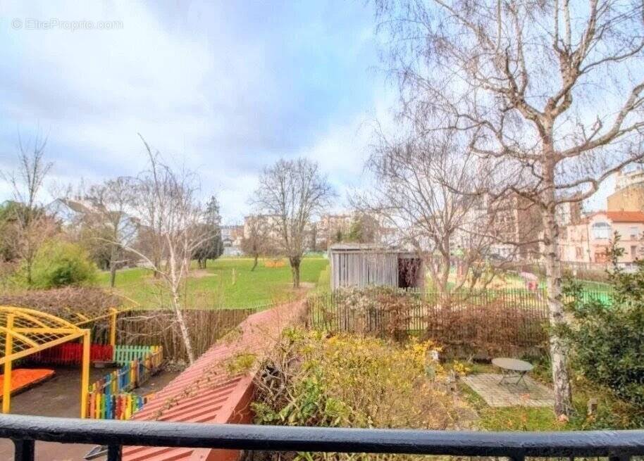 Appartement à LES LILAS