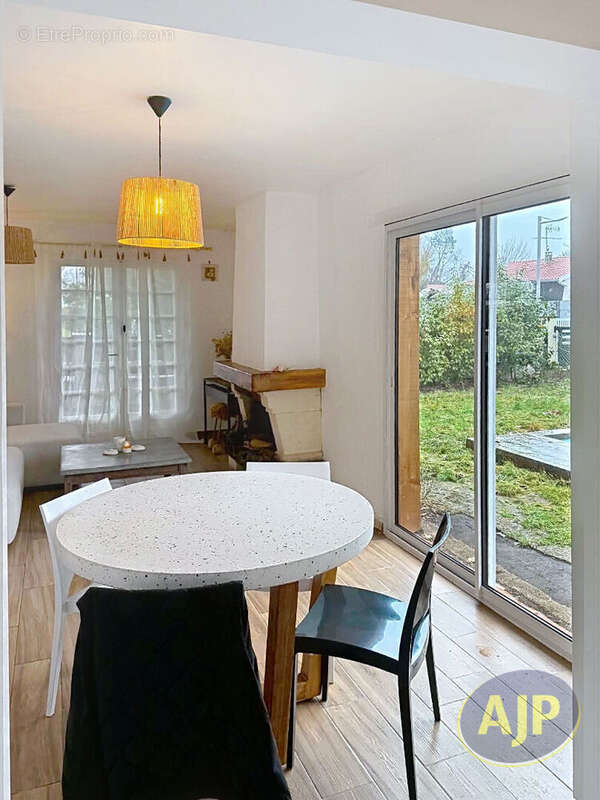 Maison à ARES