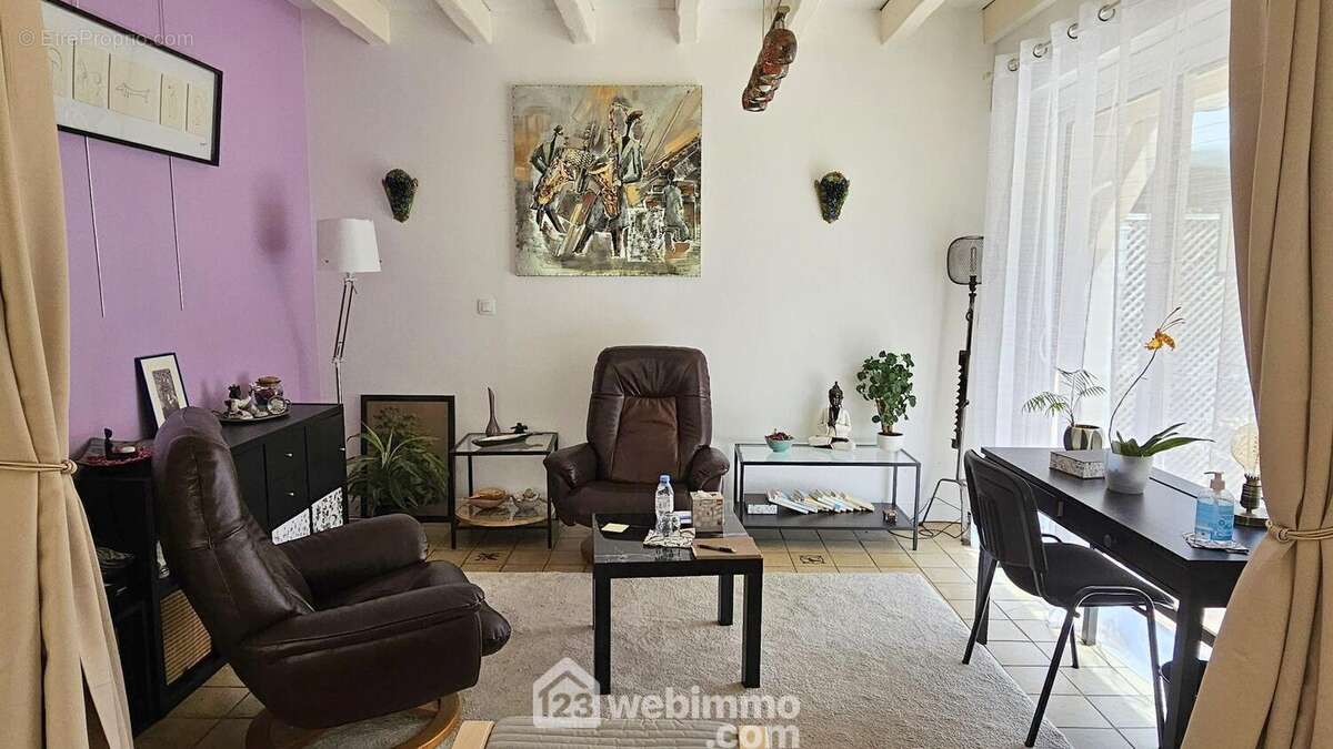 Au RDC, un bureau de 12 m² très lumineux. - Maison à MILLY-LA-FORET