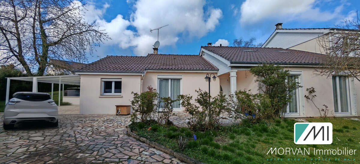 Maison à LE MESNIL-SAINT-DENIS