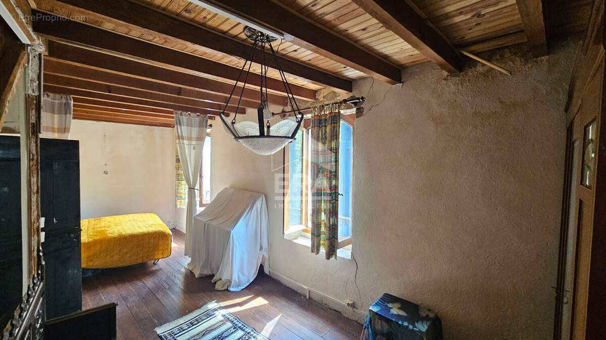 Maison à COURNANEL