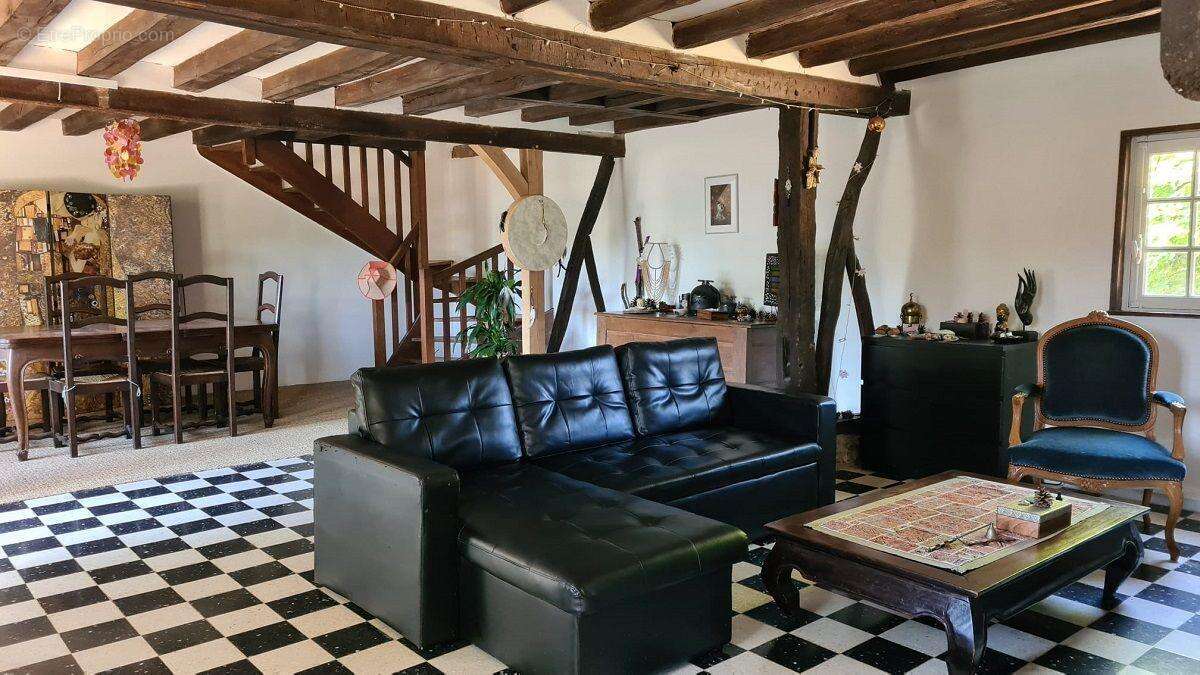 Maison 160 m² à Neaufles-Auvergny  - photo 3