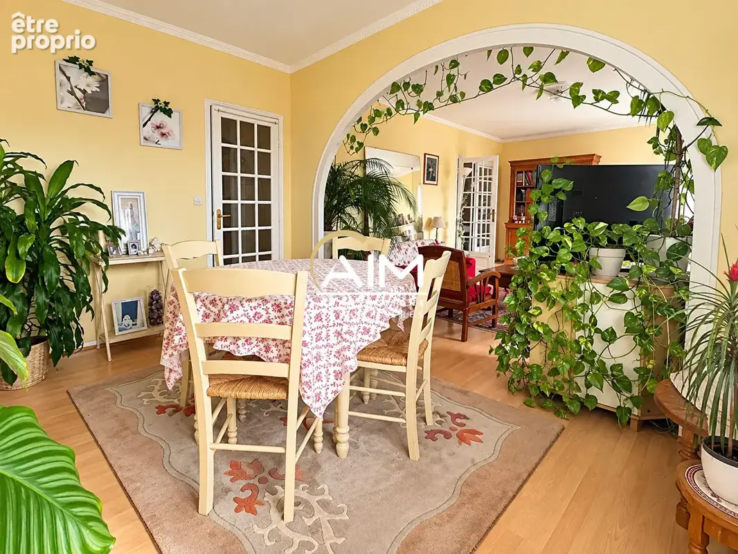 Bel appartement lumineux de 90 m² avec balcon, parking et cave - photo 3
