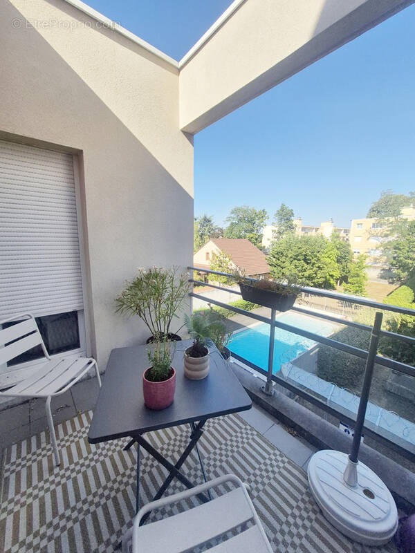 Appartement à MEYZIEU