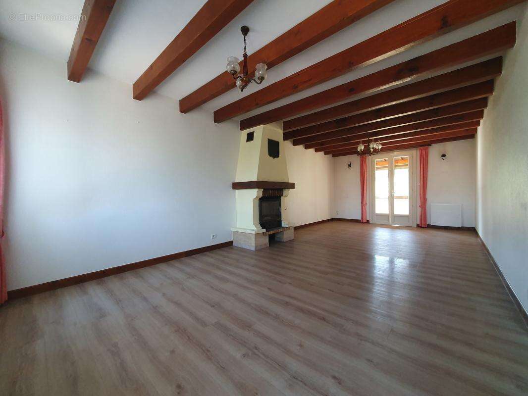 Maison à VILLEMANOCHE