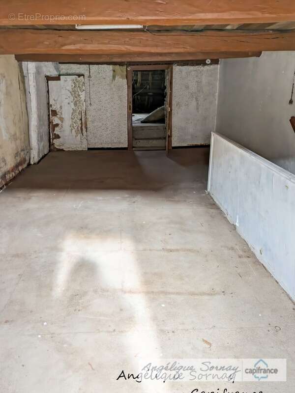  EXCLUSIVITÉ – Maison mitoyenne à fort potentiel de 229 m² sur 3 niveaux avec garage – Sellières - photo 13