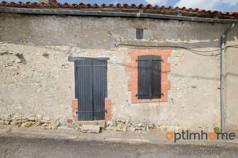  Charmante maison en pierre avec dépendance à rénover – Cœur de Saint-Laurent-de-Céris (Charente)  - photo 35