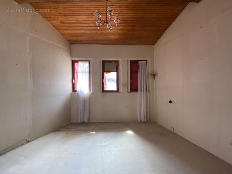 Dpt Pyrénées Orientales (66), à vendre EUS, Maison 4 pièces 73 m² cour intérieure à rénover - photo 10