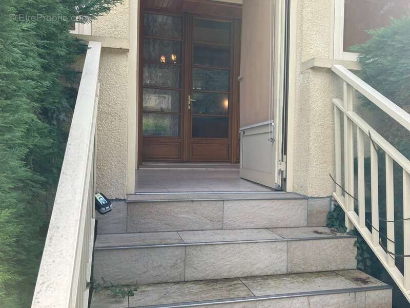 Maison à NOTRE-DAME-DE-SANILHAC