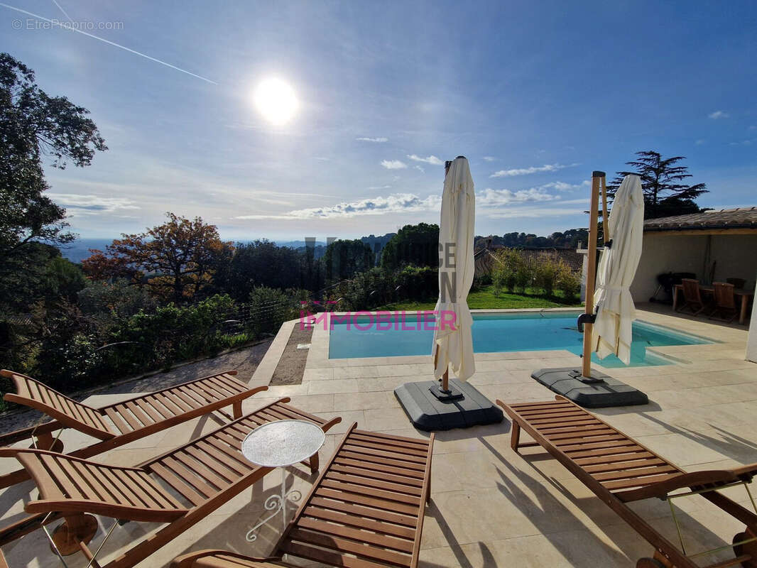 Maison à L'ISLE-SUR-LA-SORGUE