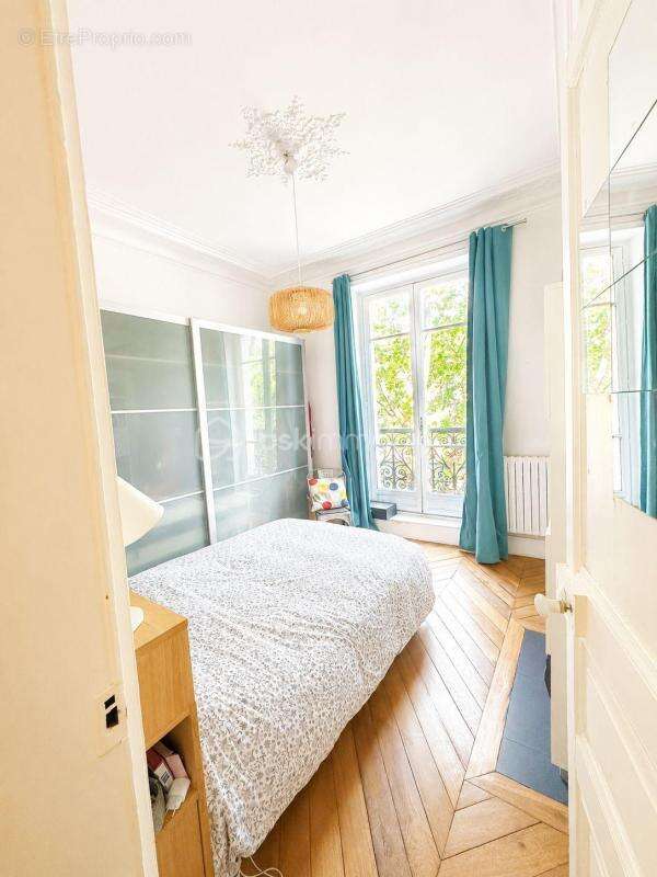 COUP DE CŒUR - Très joli 3 pièces avec balcon dans un immeuble Haussmannien - BOULEVARD MAGENTA - photo 6