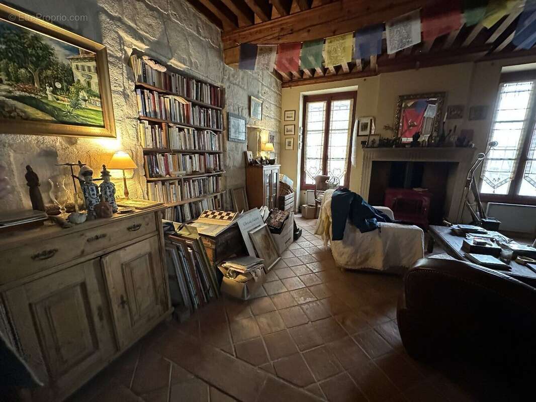 Emplacement premium au coeur d'Avignon, à quelques pas du Palais des Papes. - photo 3