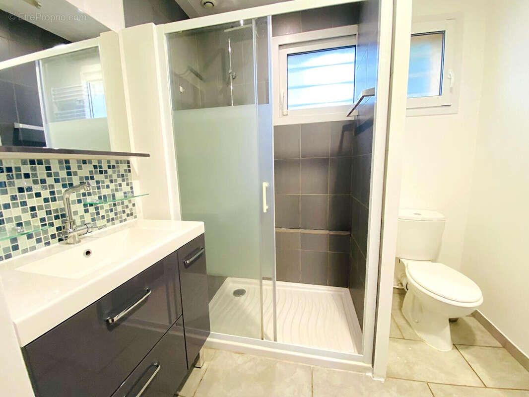 Maison de plain-pied rénovée avec piscine et garage à vendre à Gujan-Mestras, quartier Meyran - photo 11