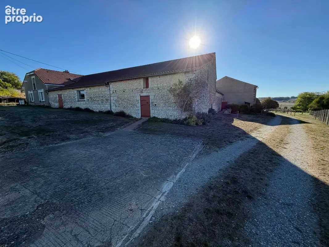 FERMETTE RENOVEE avec 1,4 hectare de terrain - photo 2