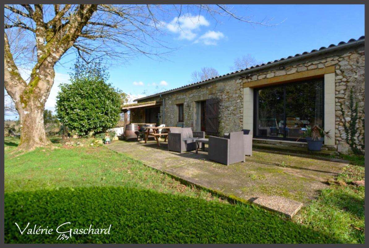 Montcaret – Belle maison en pierre de 250 m² en pleine campagne – Idéale projet familial ou activité touristique ou de bien être - photo 2