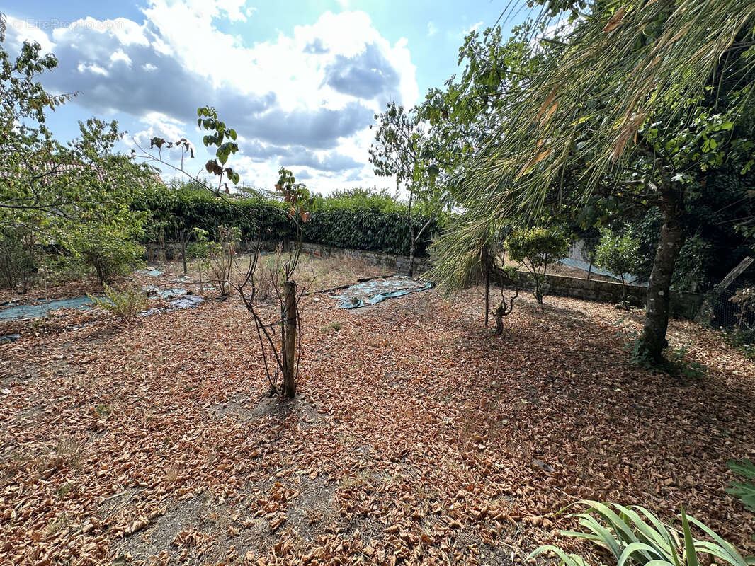 Maison à LA ROCHE-CHALAIS