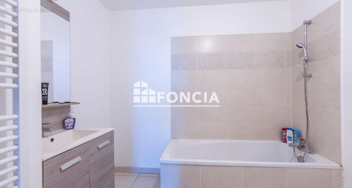 Appartement à VILLETANEUSE