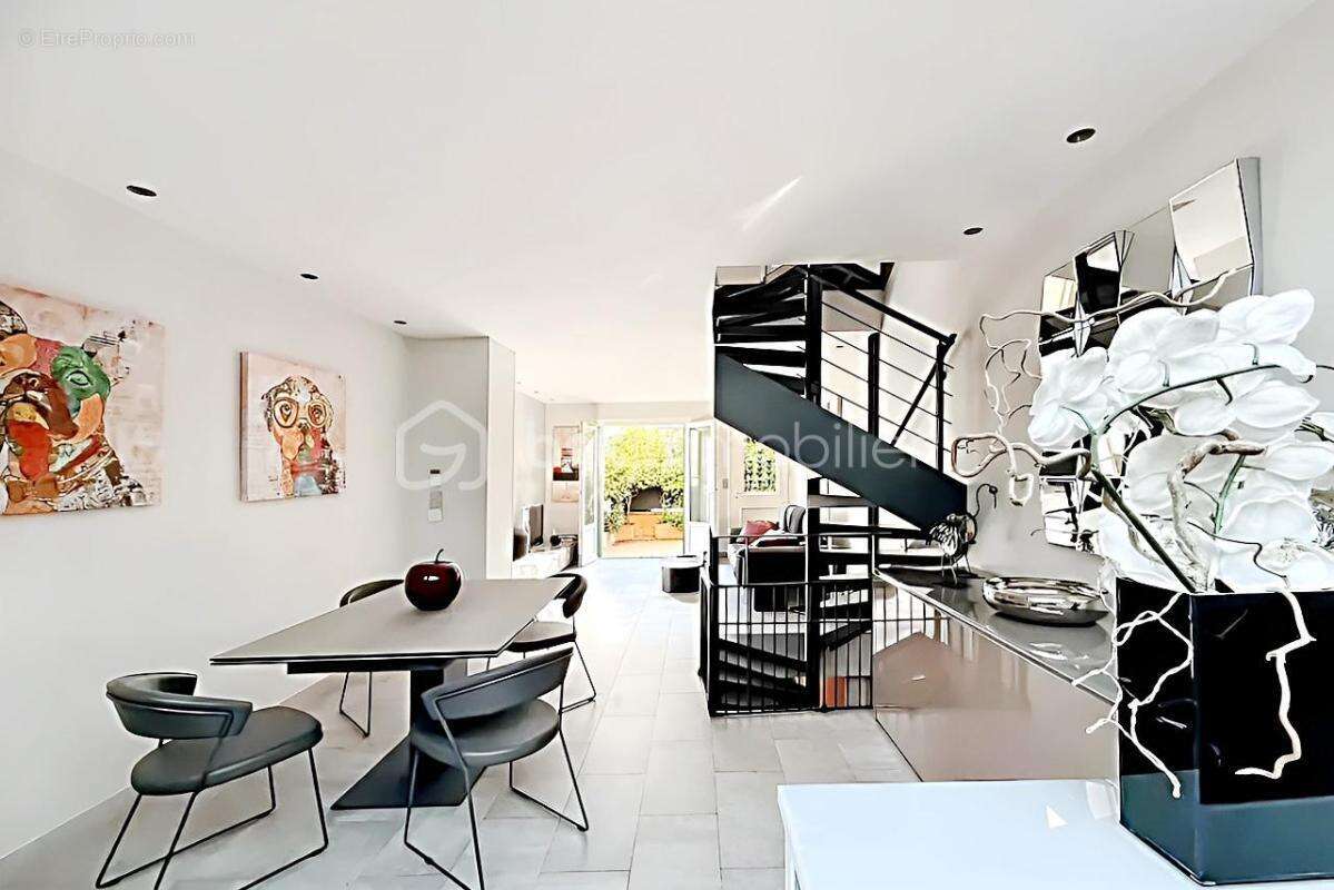 Maison à PARIS-19E