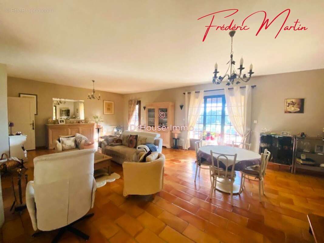 Maison 220 m² à Saint-Quentin-La-Poterie  - photo 5