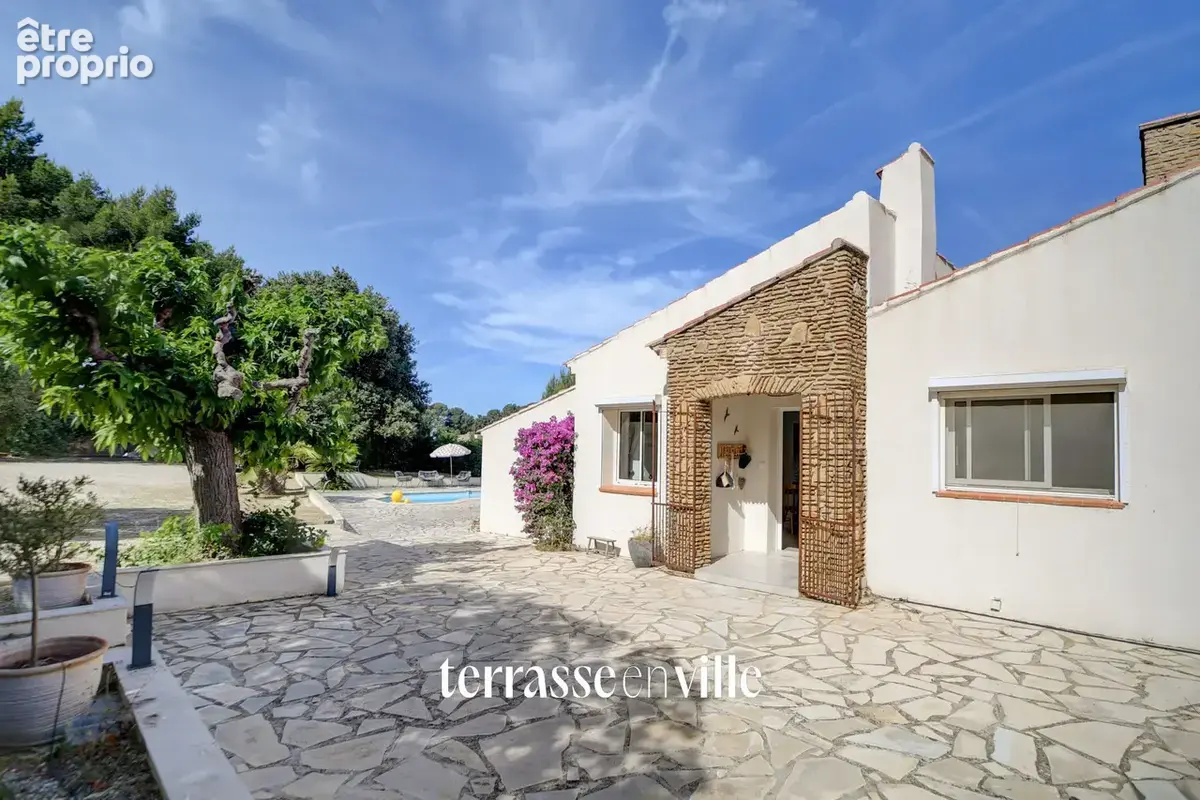 St cyr-sur-mer - villa familiale t5 rénovée - jardin 2100 m2 - piscine - garage - 790 000 € - photo 2