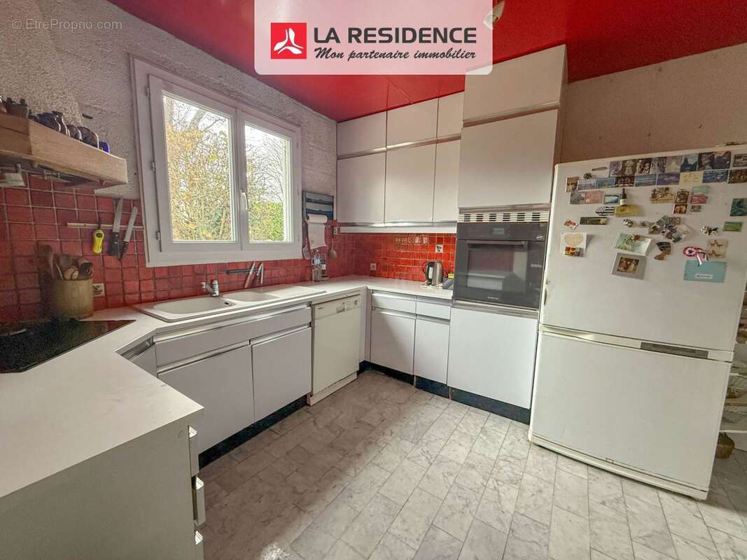 Maison à LE MESNIL-SAINT-DENIS