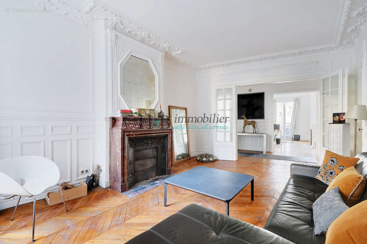 Appartement à PARIS-14E